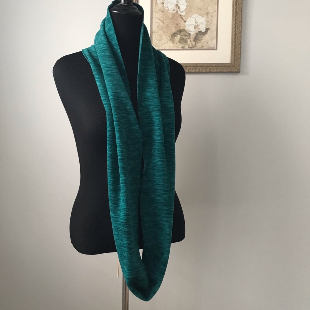 🔺- Heathered Green Infinity Scarf - Picture 3 of 5